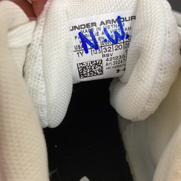 Kid’s Adidas Sneakers w/ cool camo bottoms - Picture 12 of 13